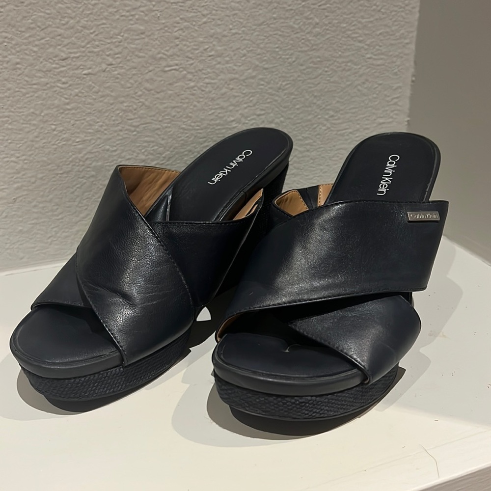 Calvin Klein Women's Navy Blue Leather Wedges style: jacolyn Size 8.5 . EUC